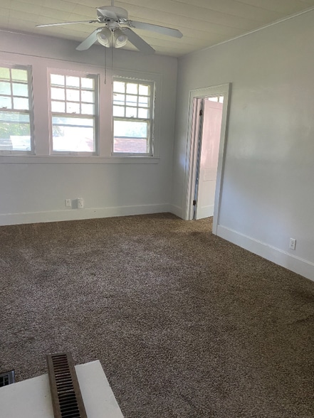 Building Photo - 215 E 8th Ave