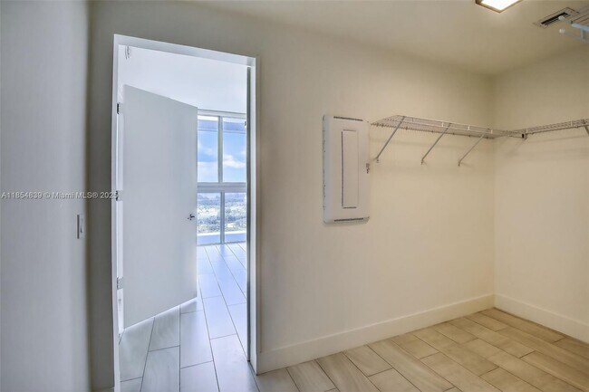 Building Photo - 2000 Metropica Wy