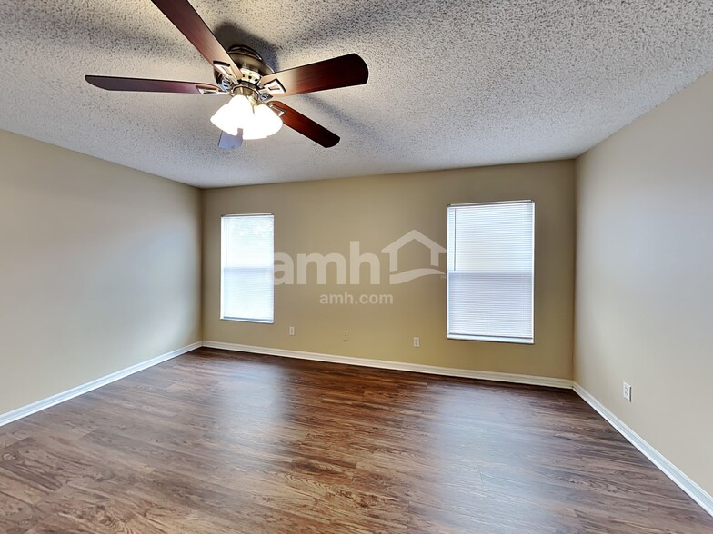 Building Photo - 1005 Sandhill St