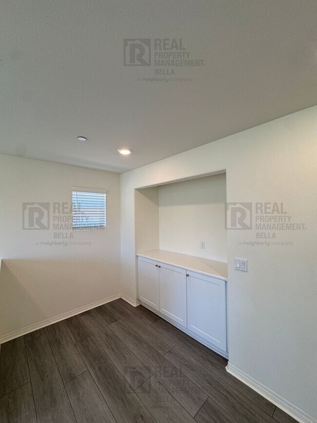 Building Photo - Cul-De-Sac Home in Heritage Lake Featuring Downstairs Bedroom & Bath + Loft