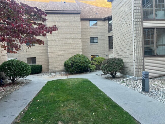 Building Photo - 42 N Main St