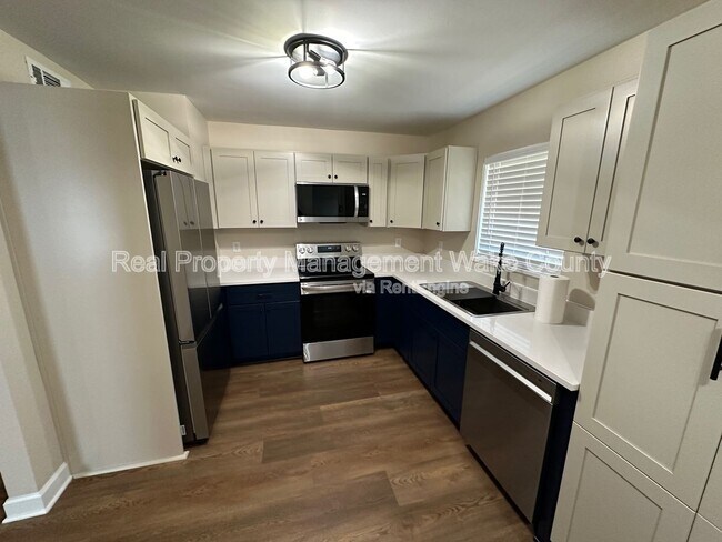 Building Photo - 741 Lunar Dr