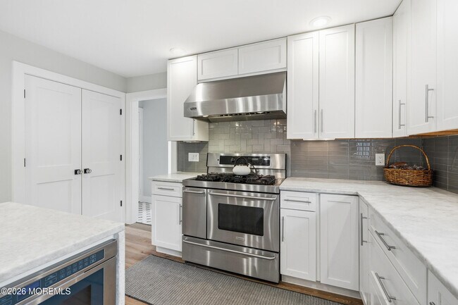 Building Photo - 8 Jackson Ct