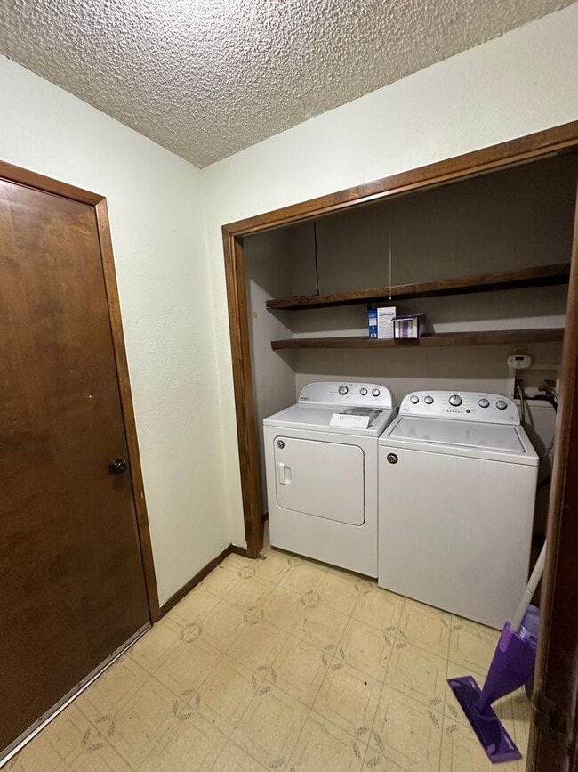 Building Photo - A Large 2 Bed with Sauna and walk in Jacuzzi! Large Rec Room!