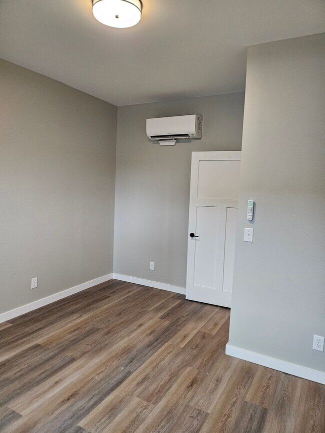 Building Photo - New 2 bed apartment