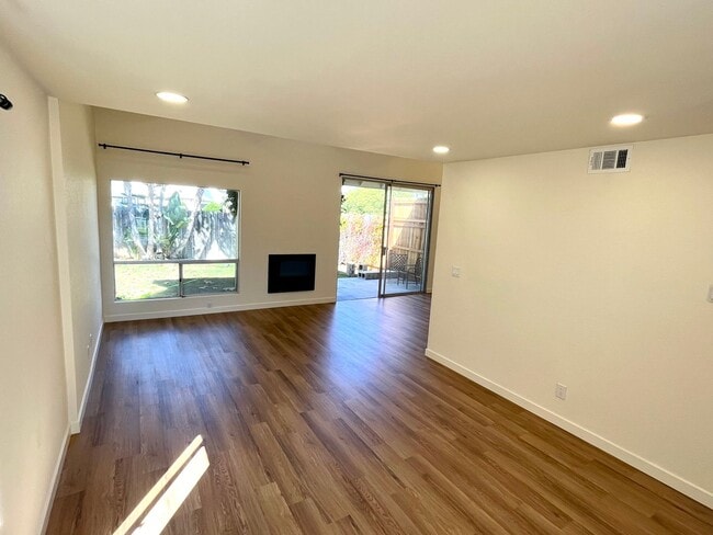 Building Photo - Encinitas Beach Townhome with Yard West of...