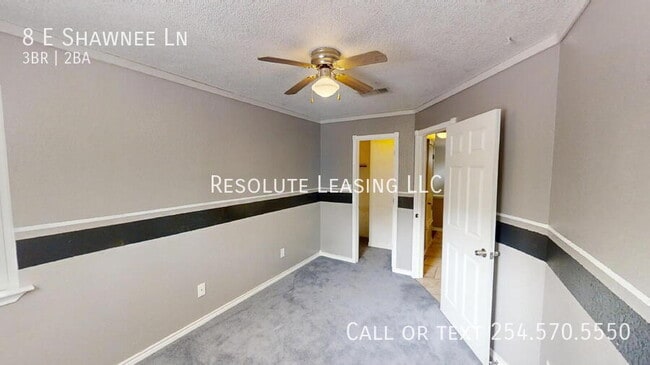 Building Photo - 8 E Shawnee Ln