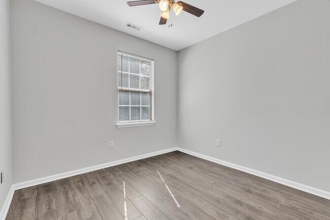 Building Photo - 606 Rolling Hill Walk