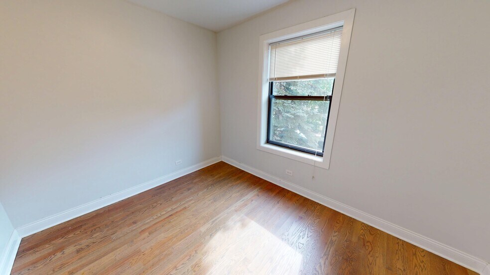 Building Photo - 1355 W Bryn Mawr Ave