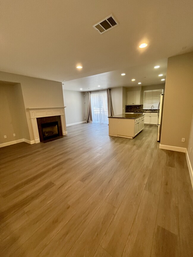 Building Photo - 6262 Byron Ln