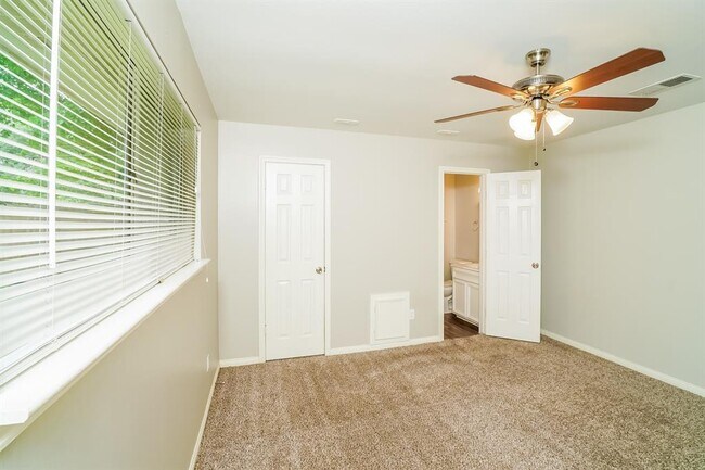 Building Photo - 10430 Rustic Gate Rd