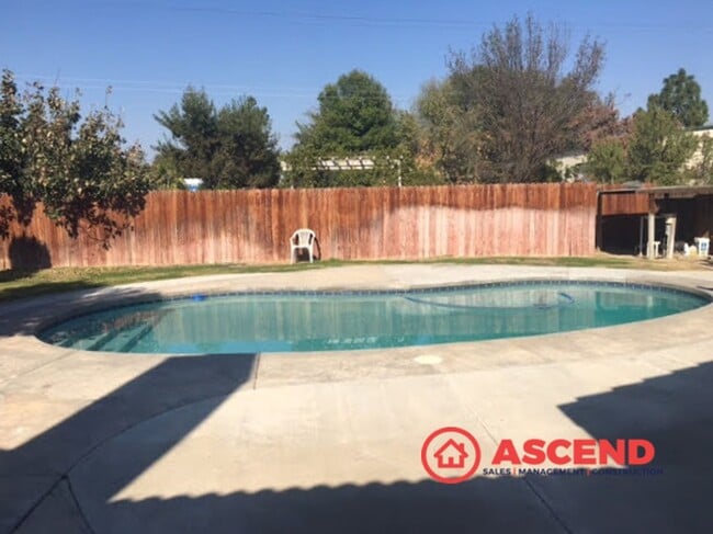 Building Photo - Phenomenal Home Located Off Brimhall and Renfro!