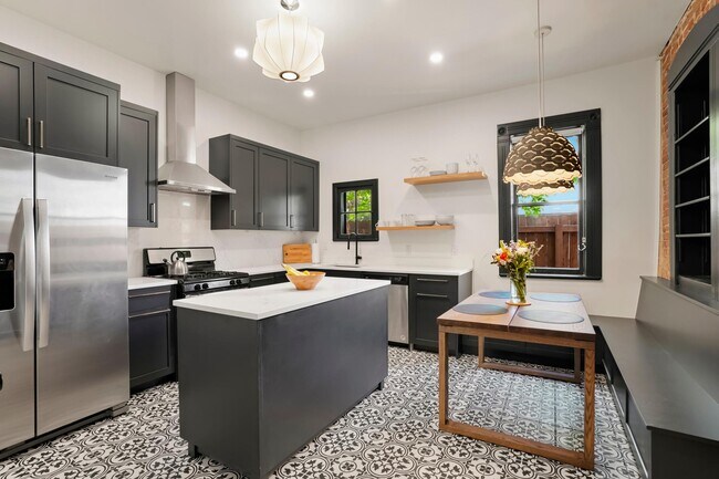 Building Photo - 469 Delaware St