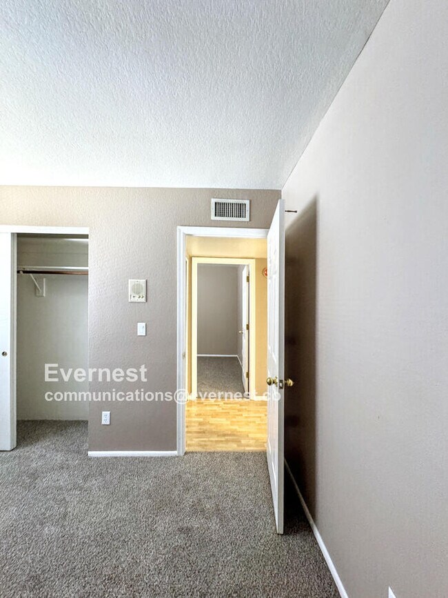 Building Photo - 2457 N Ironwood Ridge Dr