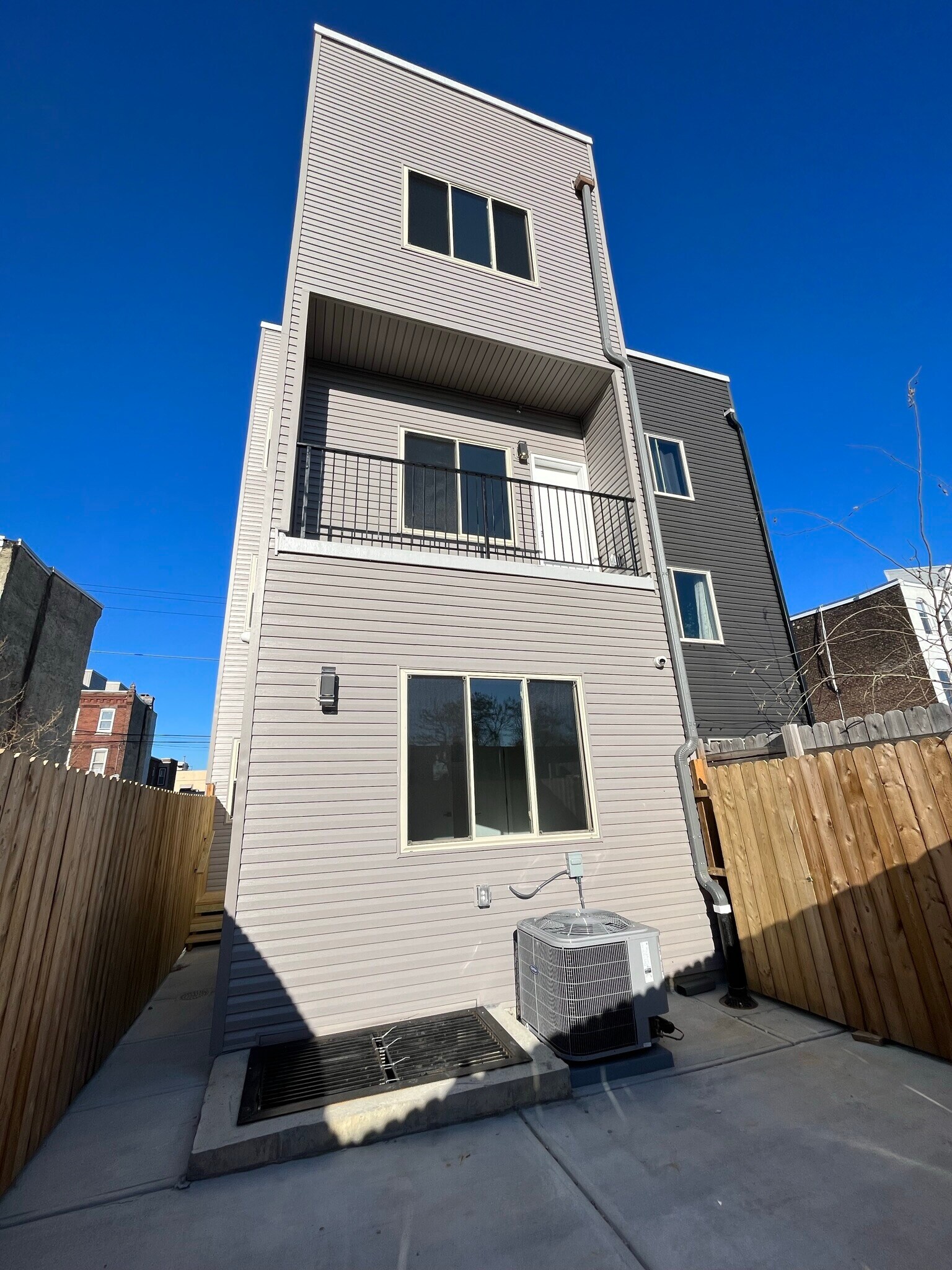 Building Photo - 522 W Berks St