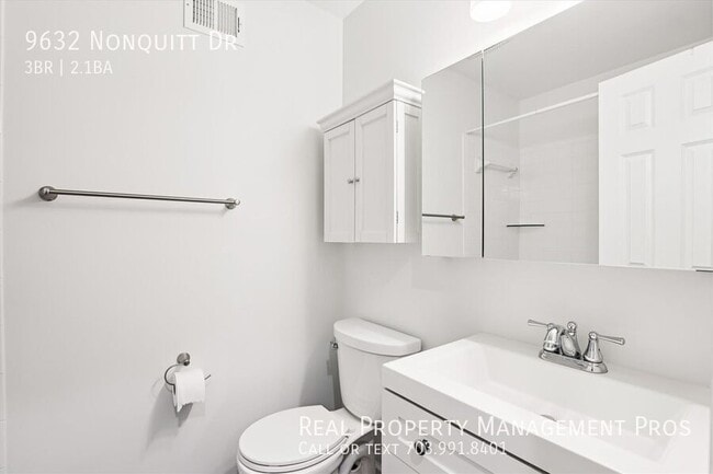 Building Photo - 9632 Nonquitt Dr