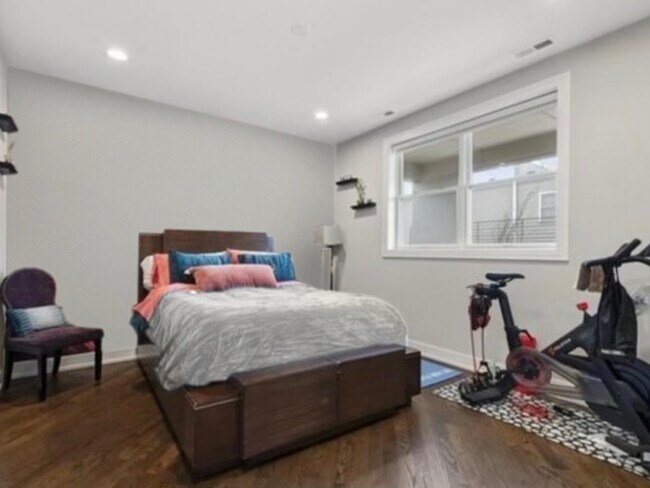 Building Photo - 2303 W Wilcox St