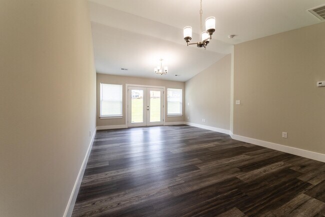 Building Photo - 1003 Magnificent Way