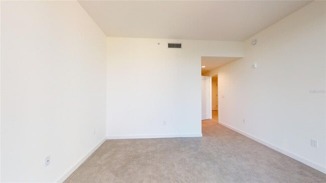 Building Photo - 920 N Osceola Ave