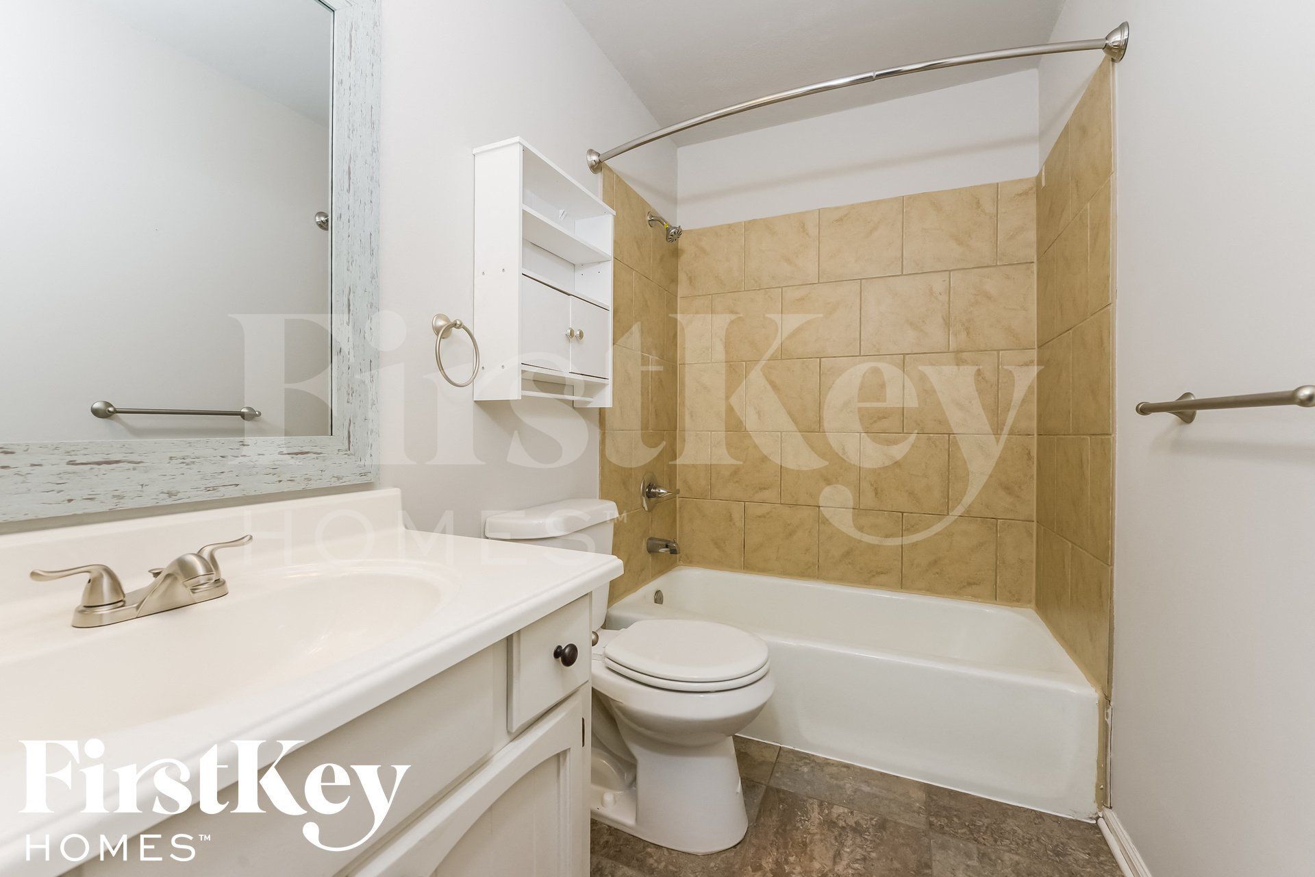 Building Photo - 5905 NW Whispering Oaks Ln