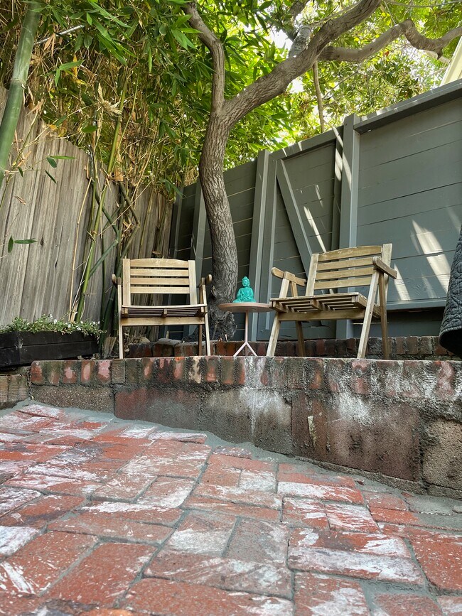 Brick Patio - 2522 Lake View Ave