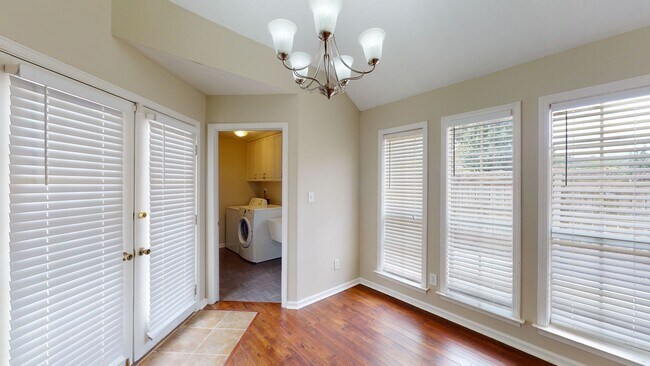 Building Photo - Creampuff in Copperfield!