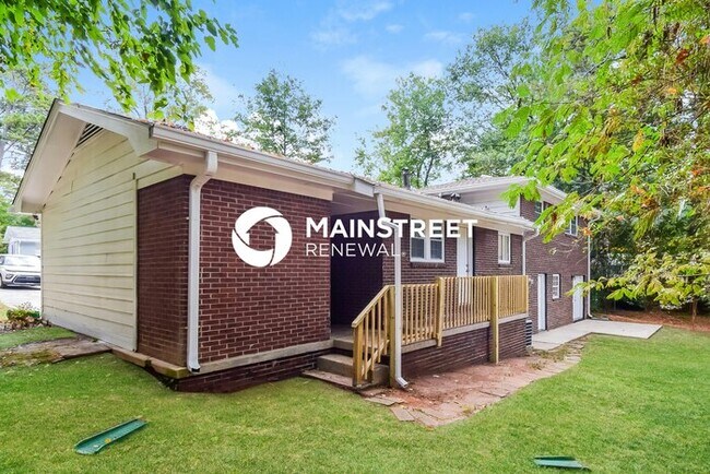 Building Photo - 4 Bedroom Pet-Friendly Home in Decatur, GA with Main Street Renewal