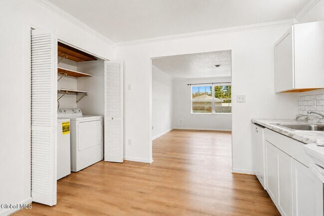 Building Photo - 25A Pine Ln