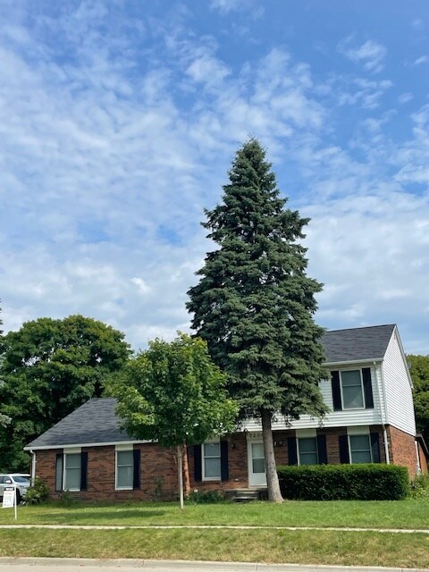 Building Photo - 7209 Main St