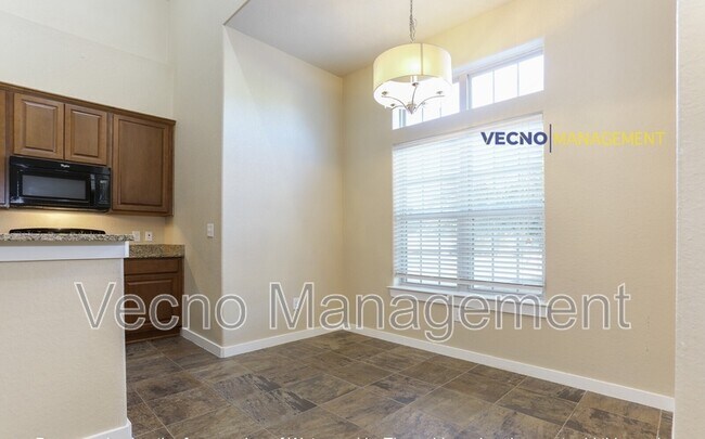 Building Photo - 221 Circle Ct