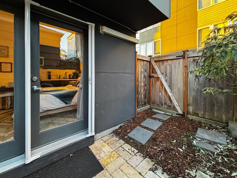 Building Photo - 2904 Alki Ave SW