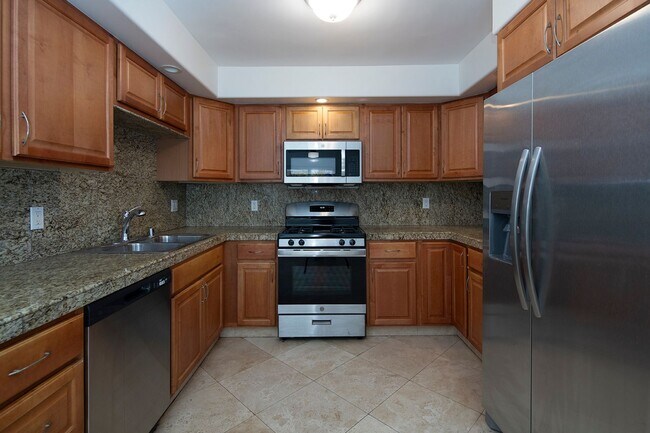 Building Photo - *OPEN HOUSE: 8/22 10AM-12PM* 2BR in Carlsb...