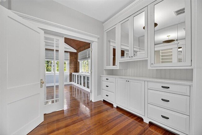 Building Photo - 3003 W Harbor View Ave