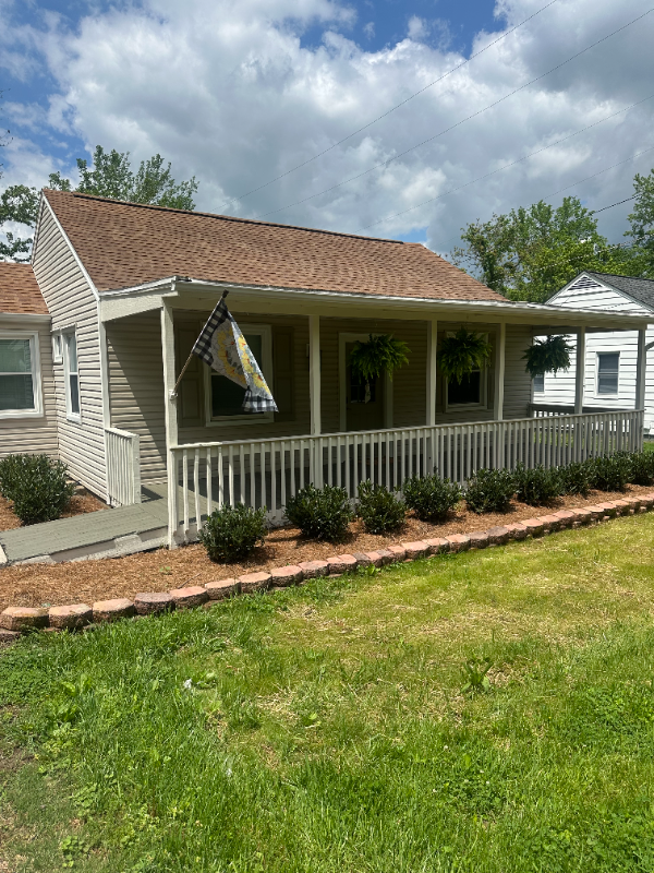 Building Photo - 3945 Greenleaf Ave