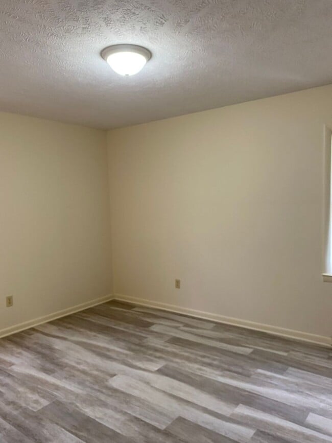 Building Photo - 12400 McKinnon Dr