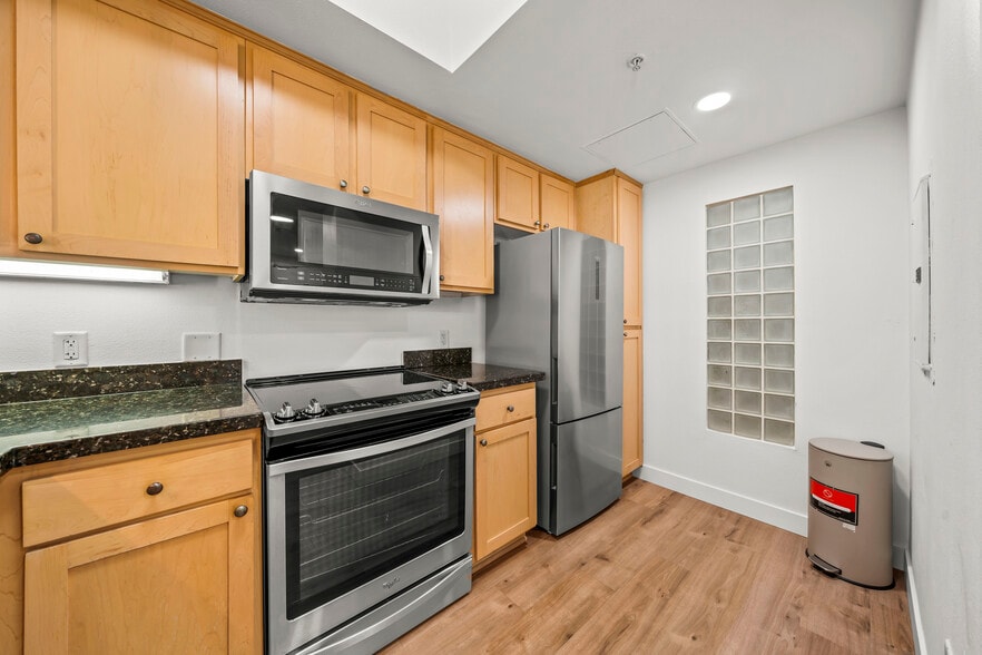 Building Photo - 2400 5Th Ave