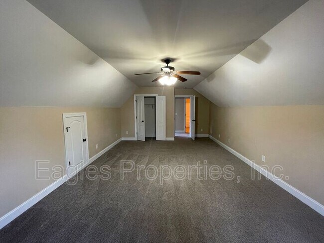 Building Photo - 107 Brighton Dr