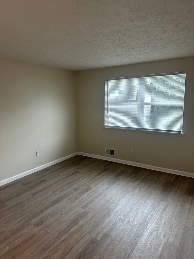 Building Photo - 72 Willowick Dr
