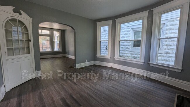 Building Photo - 1115 Maple Ave