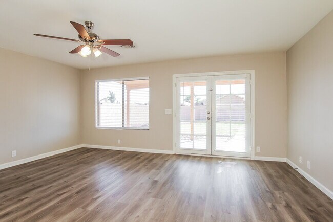 Building Photo - 8635 W Kathleen Rd