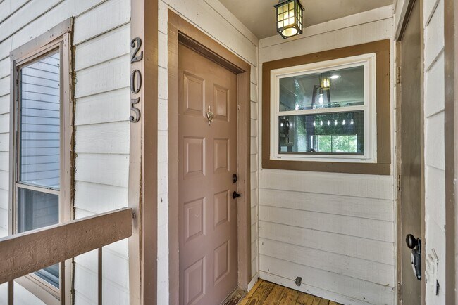 Building Photo - 205G Lakeview Terrace