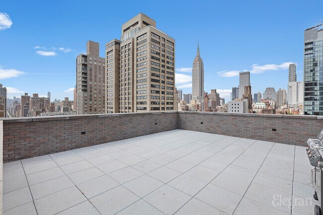 Building Photo - 591 3rd Ave