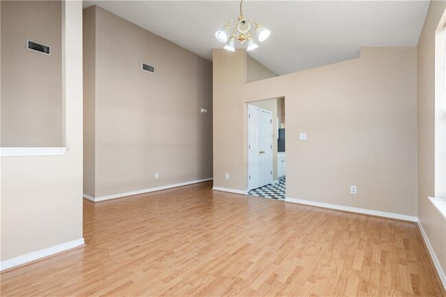Building Photo - 8158 Magnolia Village Dr N