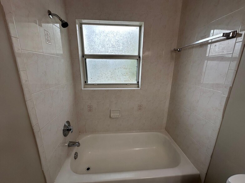 Building Photo - 1536 SE 31st Ct