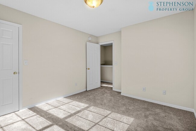 Building Photo - Fully Remodeled in Nov 2025!