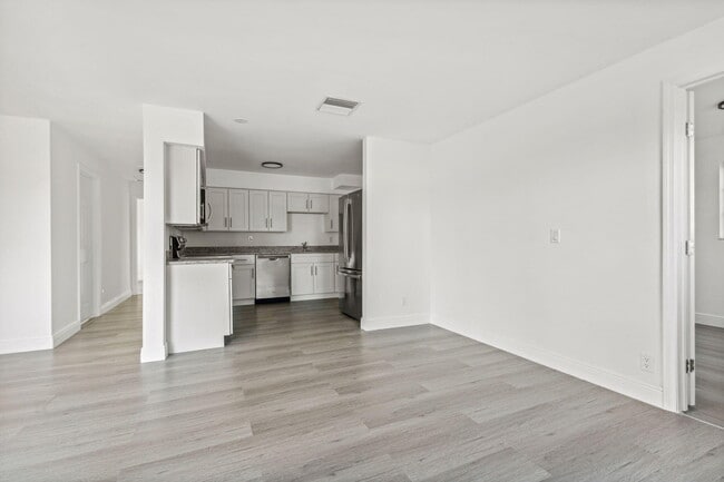 Building Photo - 230 SW 13th Ave