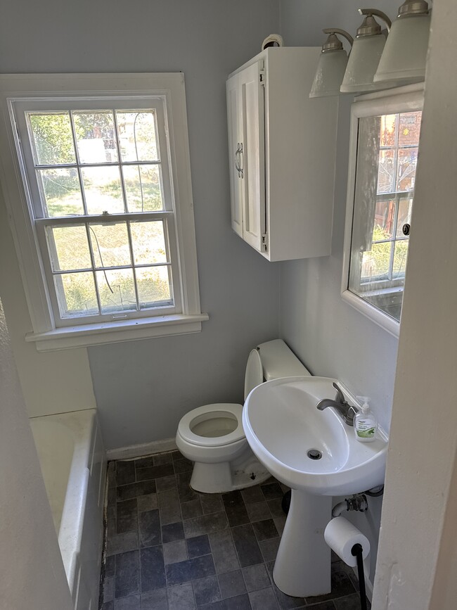 Building Photo - 2127 3rd Ave N