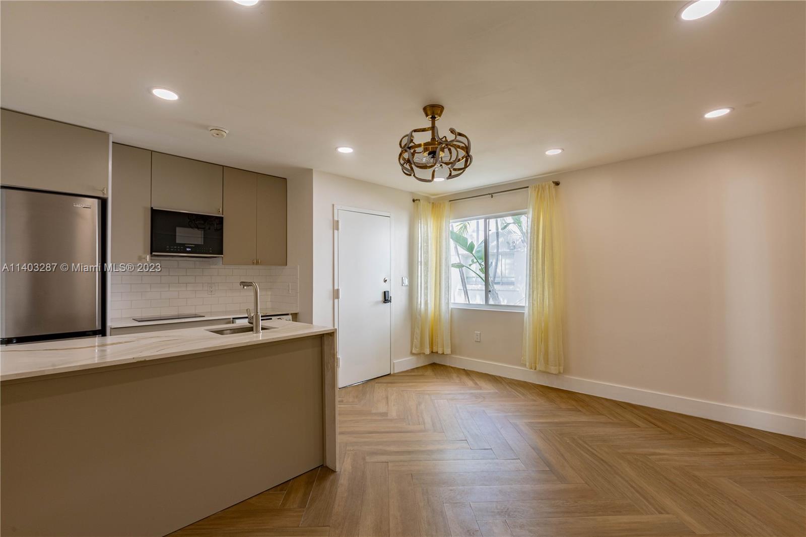 Building Photo - 731 6th St