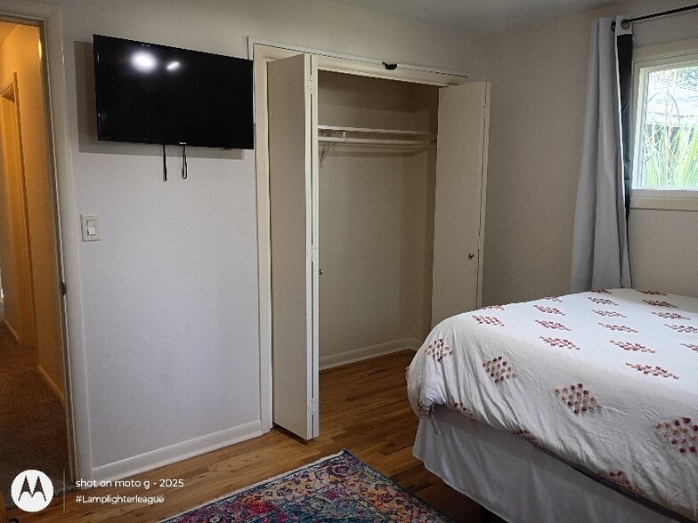 Building Photo - 868 Charles Ave S