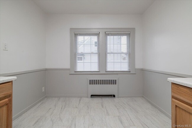 Building Photo - 21 Twin Lawns Ave